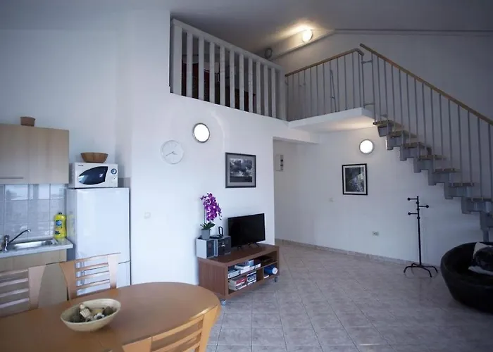 公寓 Penthouse Duplex Nina - Seaview 250m To And Restaurants - Free Parking - And Ciovo - 15 Minutes To Airport *