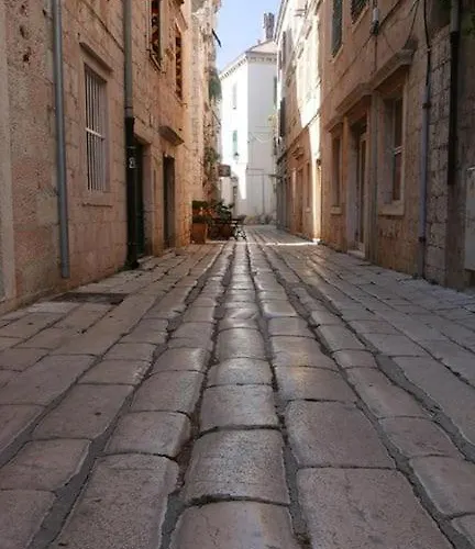 公寓 Penthouse Duplex Nina - Seaview 250m To And Restaurants - Free Parking - And Ciovo - 15 Minutes To Airport 特罗吉尔